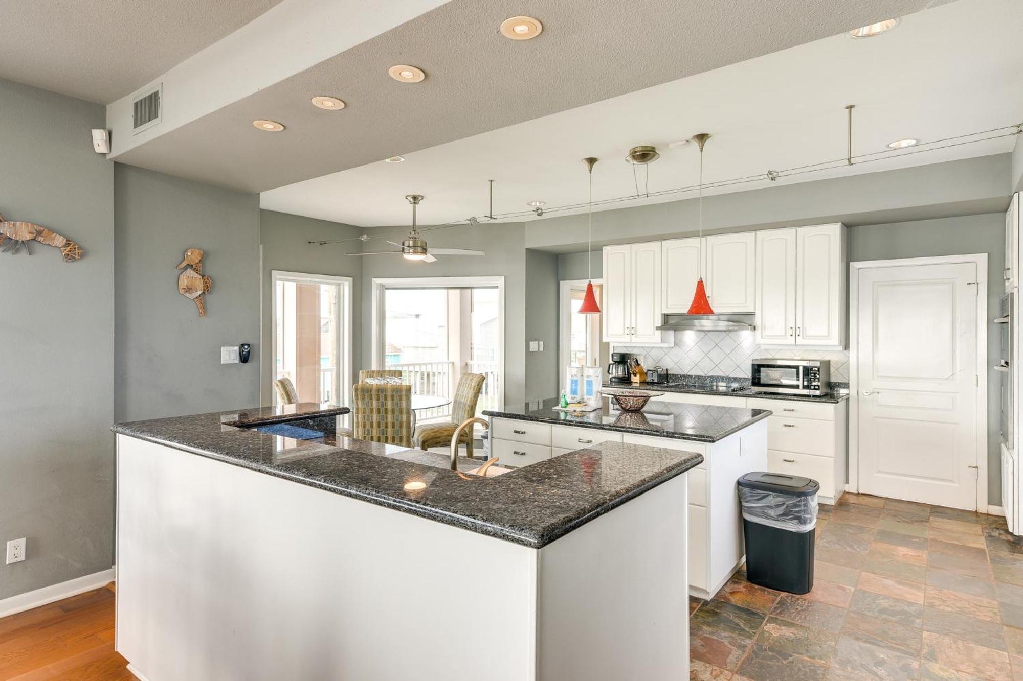 Holiday home Oceanfront House Steps To Sand! Galveston