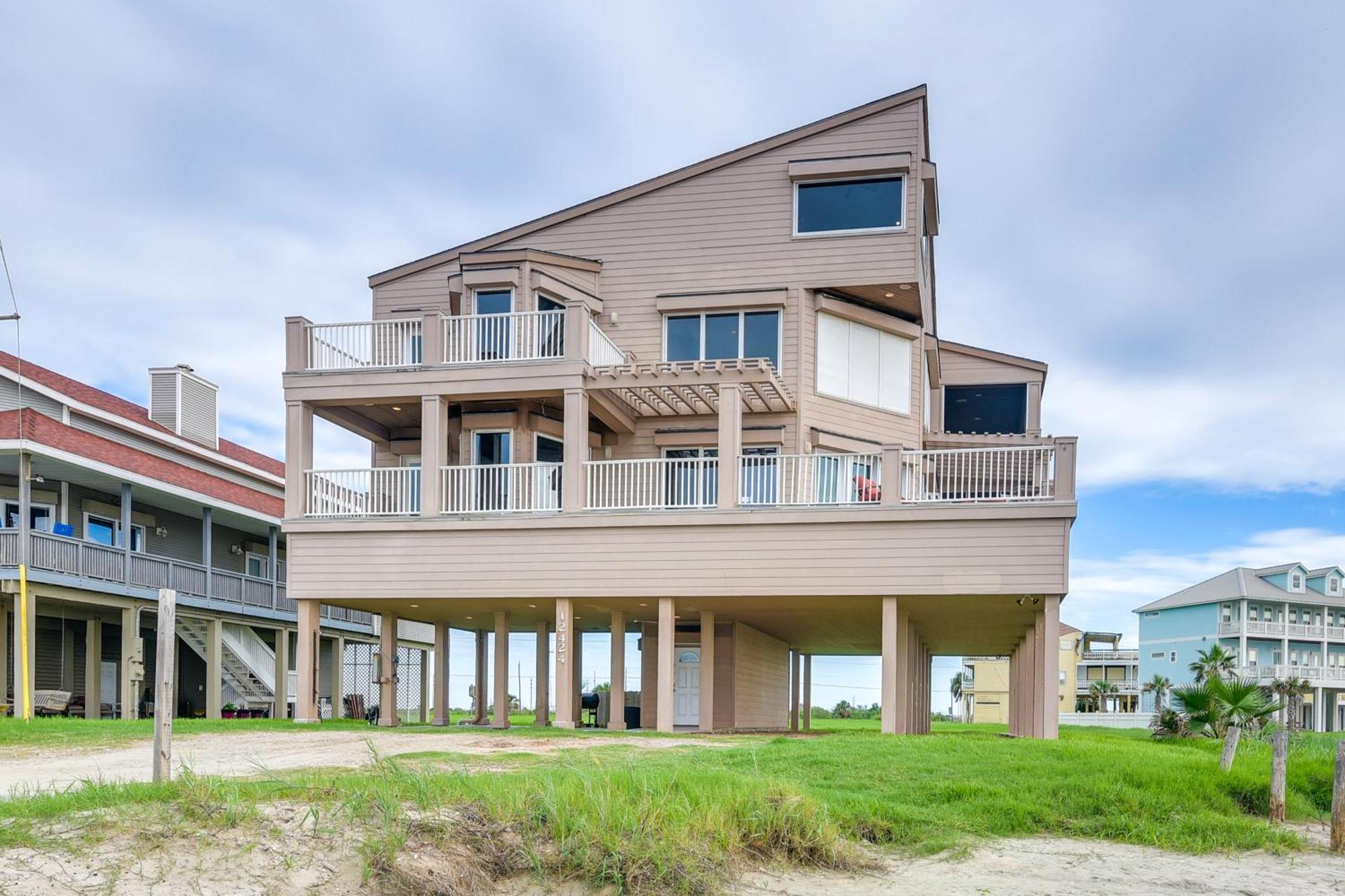 Oceanfront House Steps To Sand! * Galveston