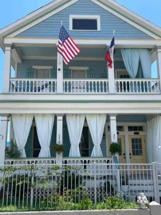 Le Madame Bleu * Galveston