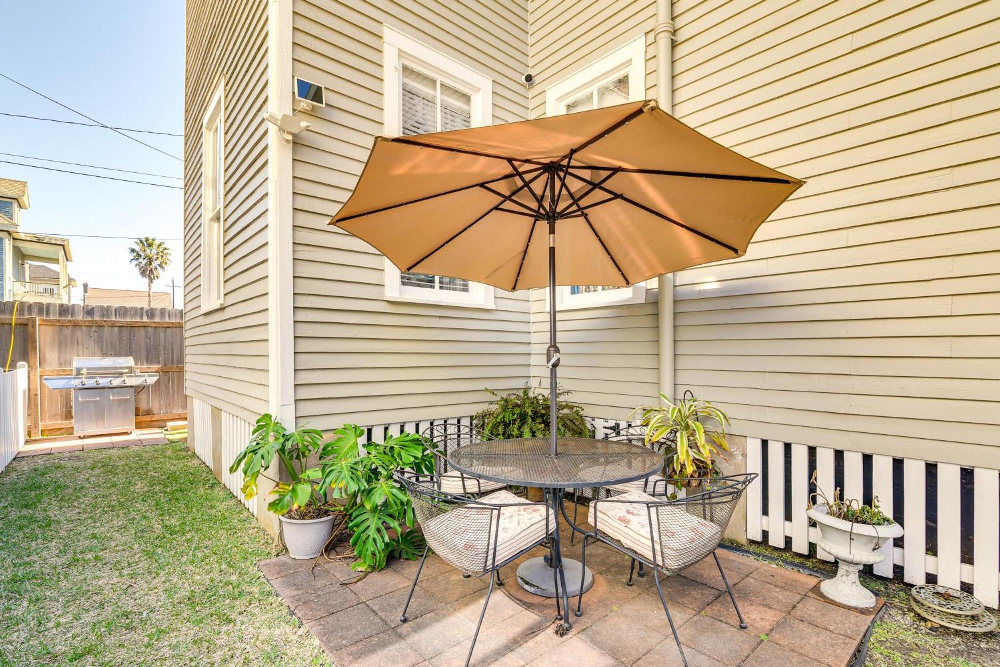Walk To The Hideaway Haven Retreat Galveston
