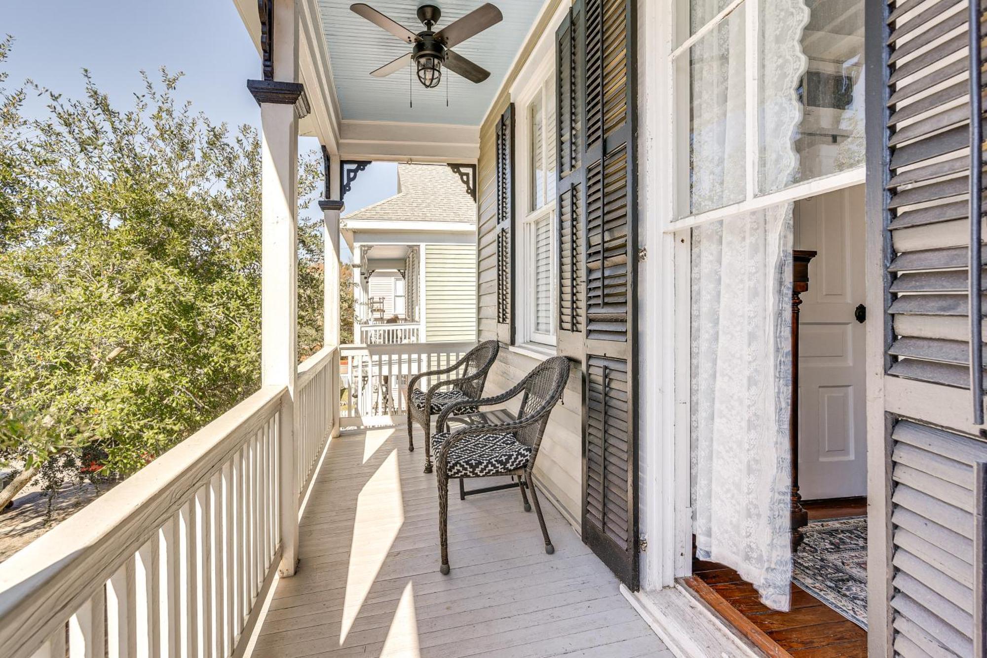 Walk To The Hideaway Haven Retreat Holiday home Galveston