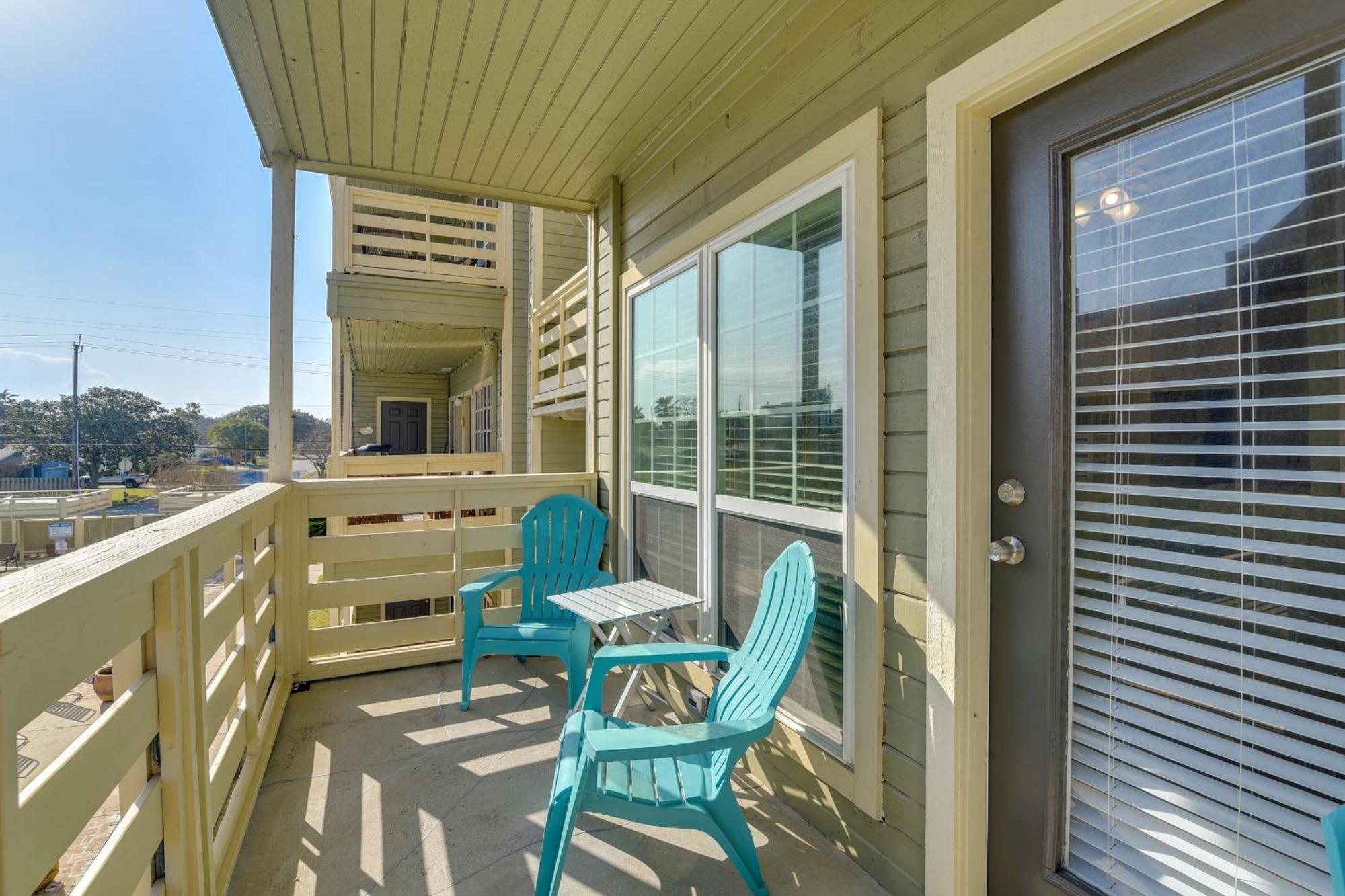 1 Mi To Shore With Pool Access In Apartment Galveston