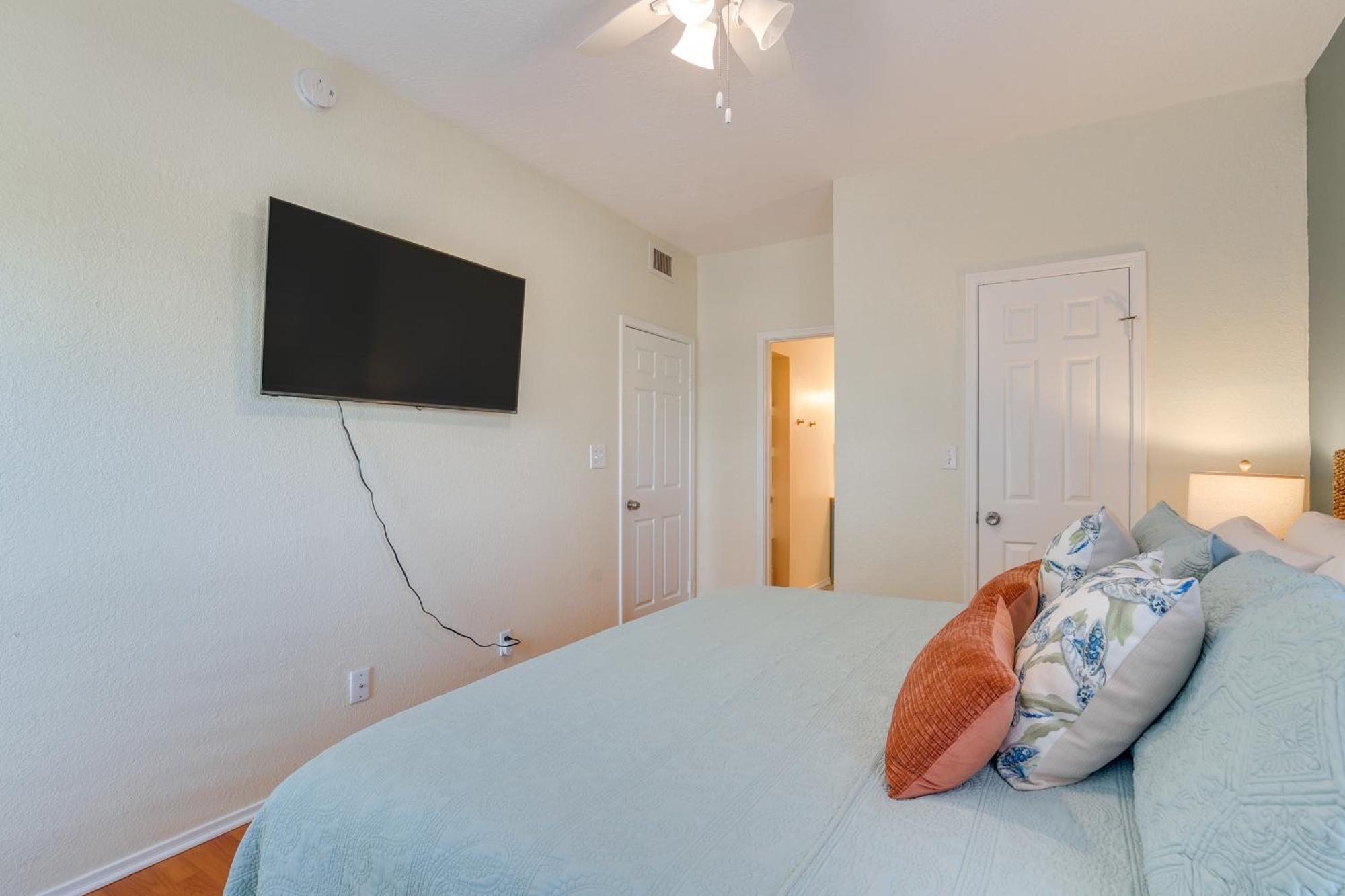 Apartment 1 Mi To Shore With Pool Access In Galveston