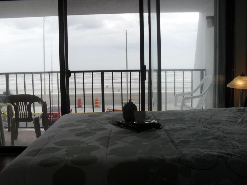 By The Sea Absr 3*