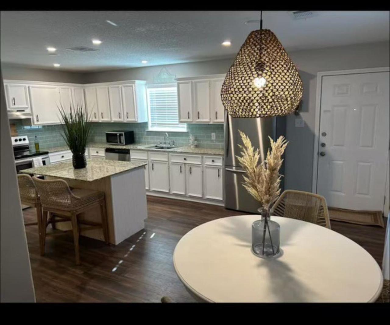 Cozy 2br With King Bed 3 Min To