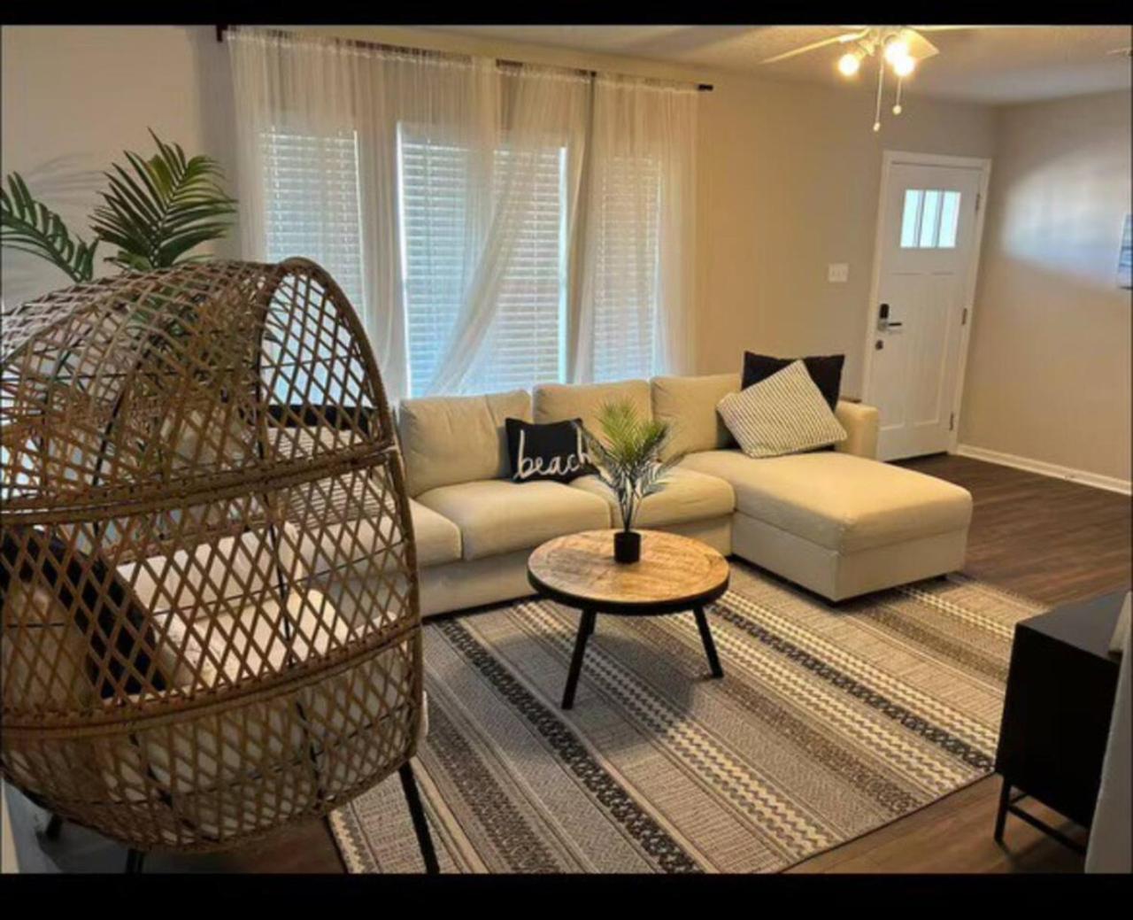 Cozy 2br With King Bed 3 Min To Holiday home *