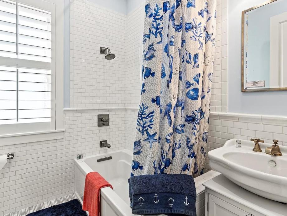 East End Pet Friendly Nearby To *
