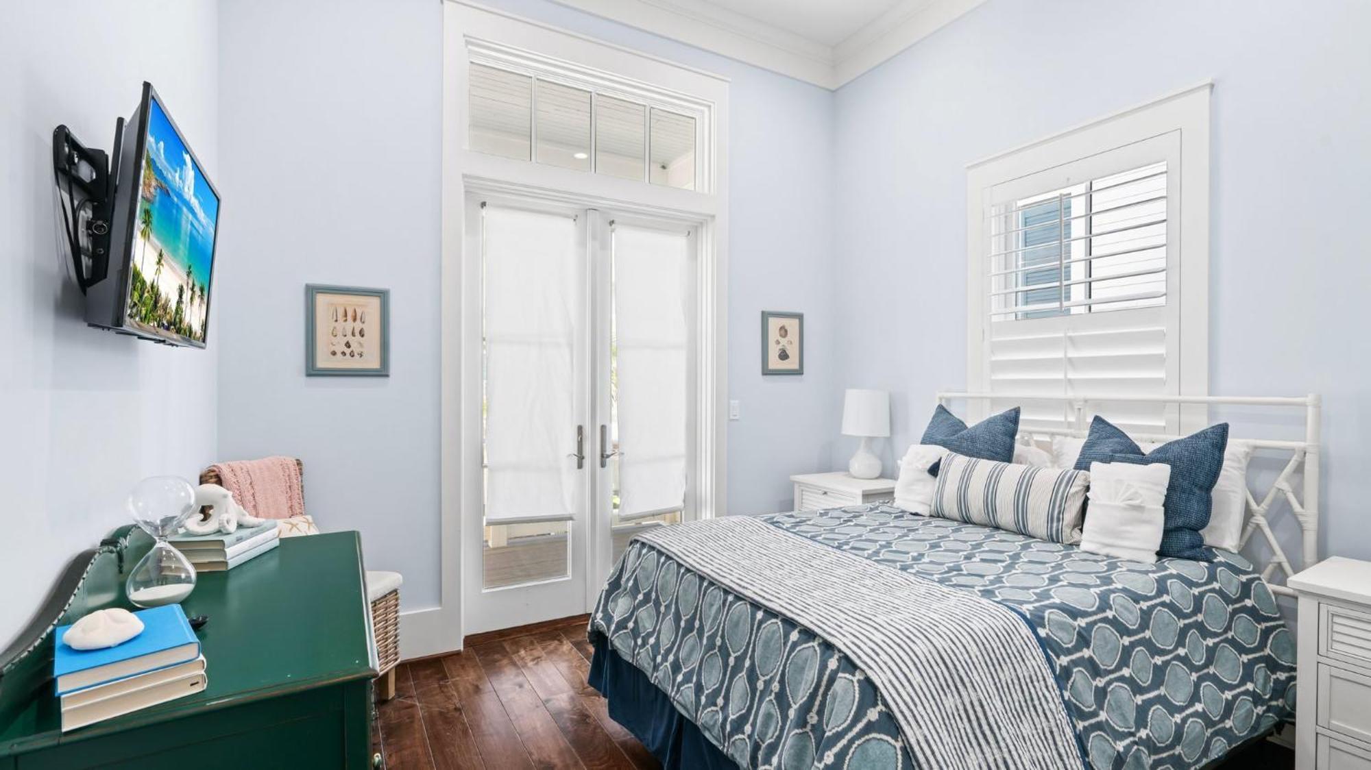 East End Pet Friendly Nearby To Holiday home *