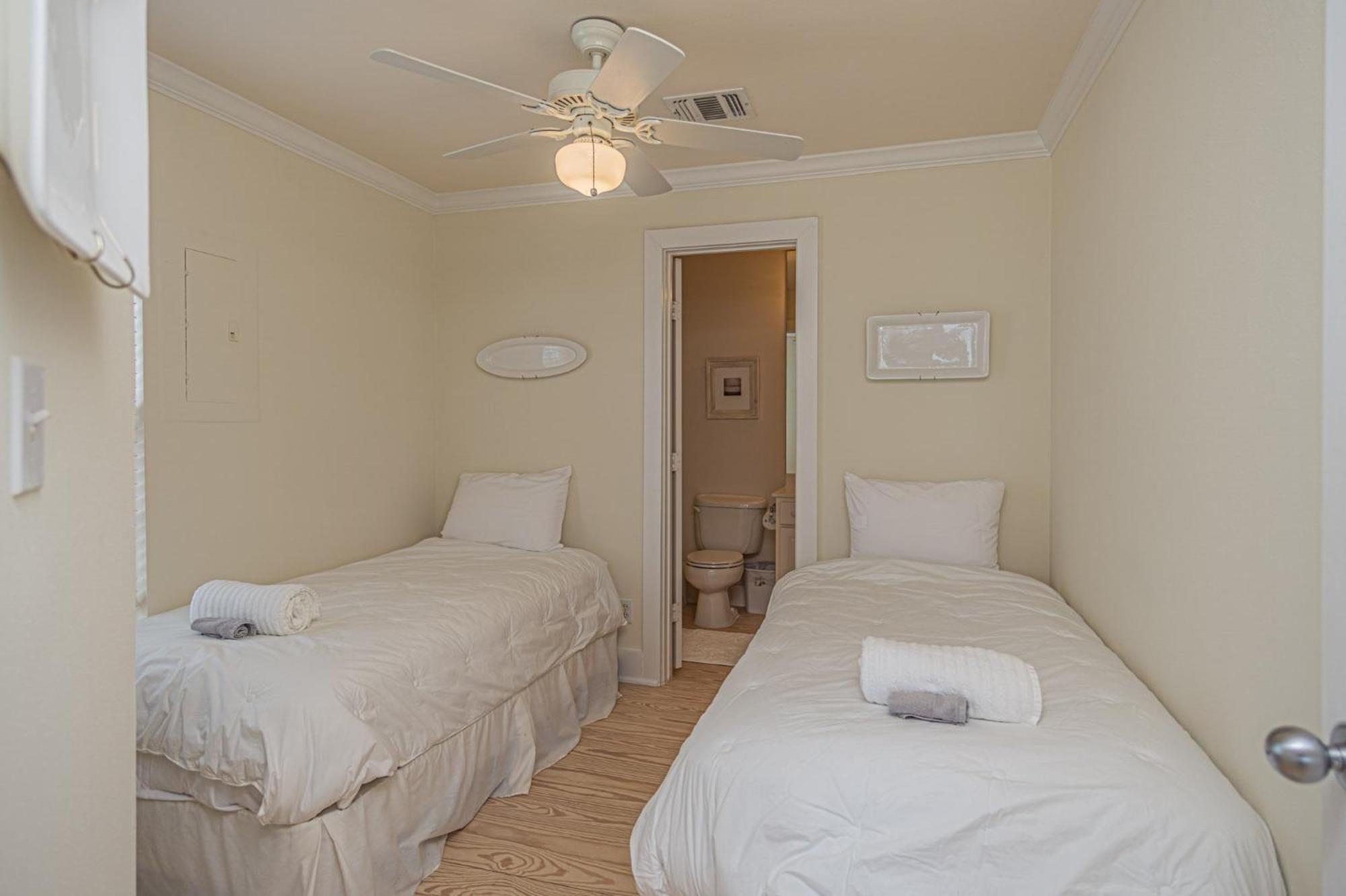 Original Margaritaville Beachfront Paradise Found. Holiday home Galveston