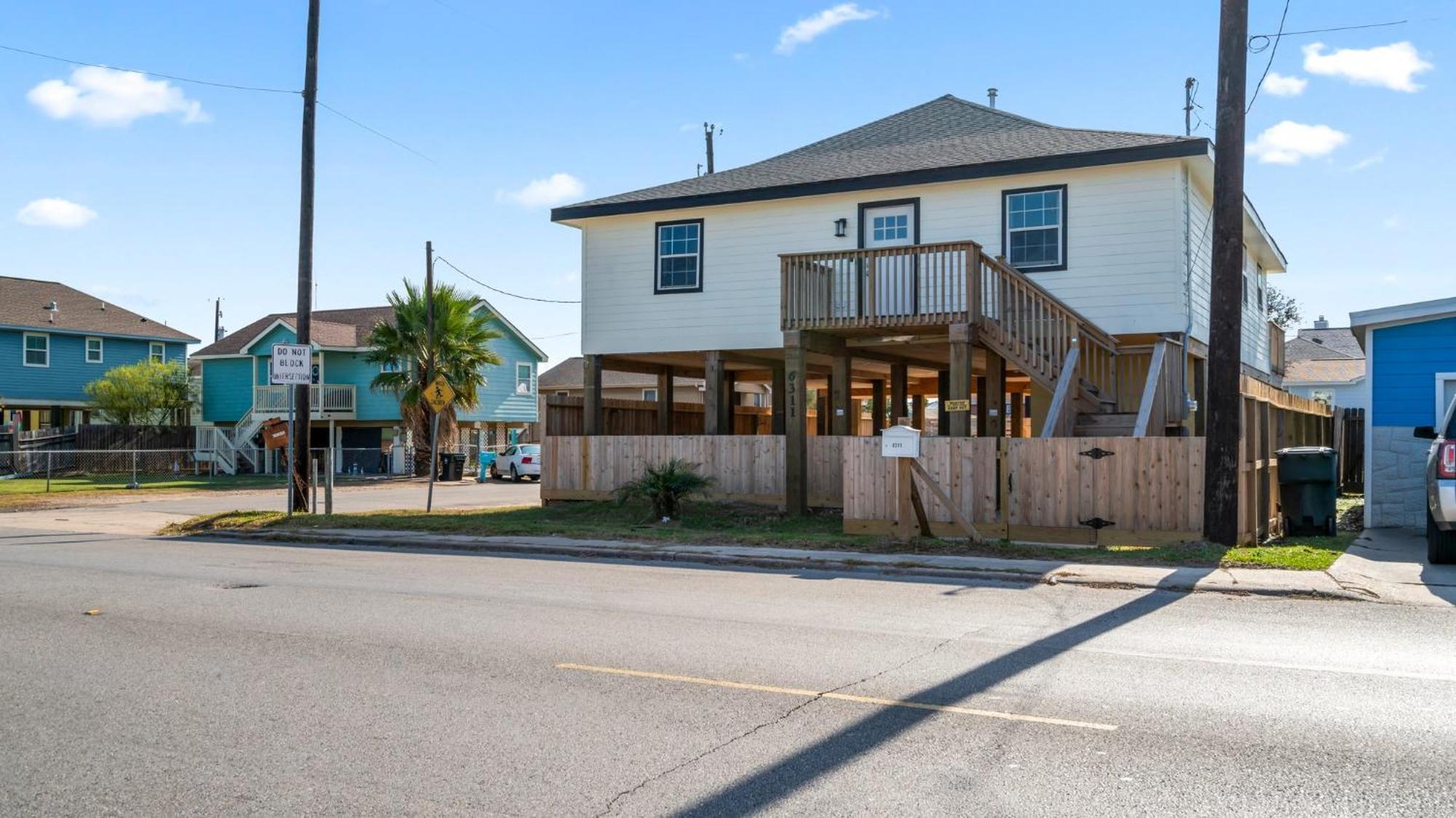 Serenity Bay Your Peaceful Away From Home. Holiday home Galveston