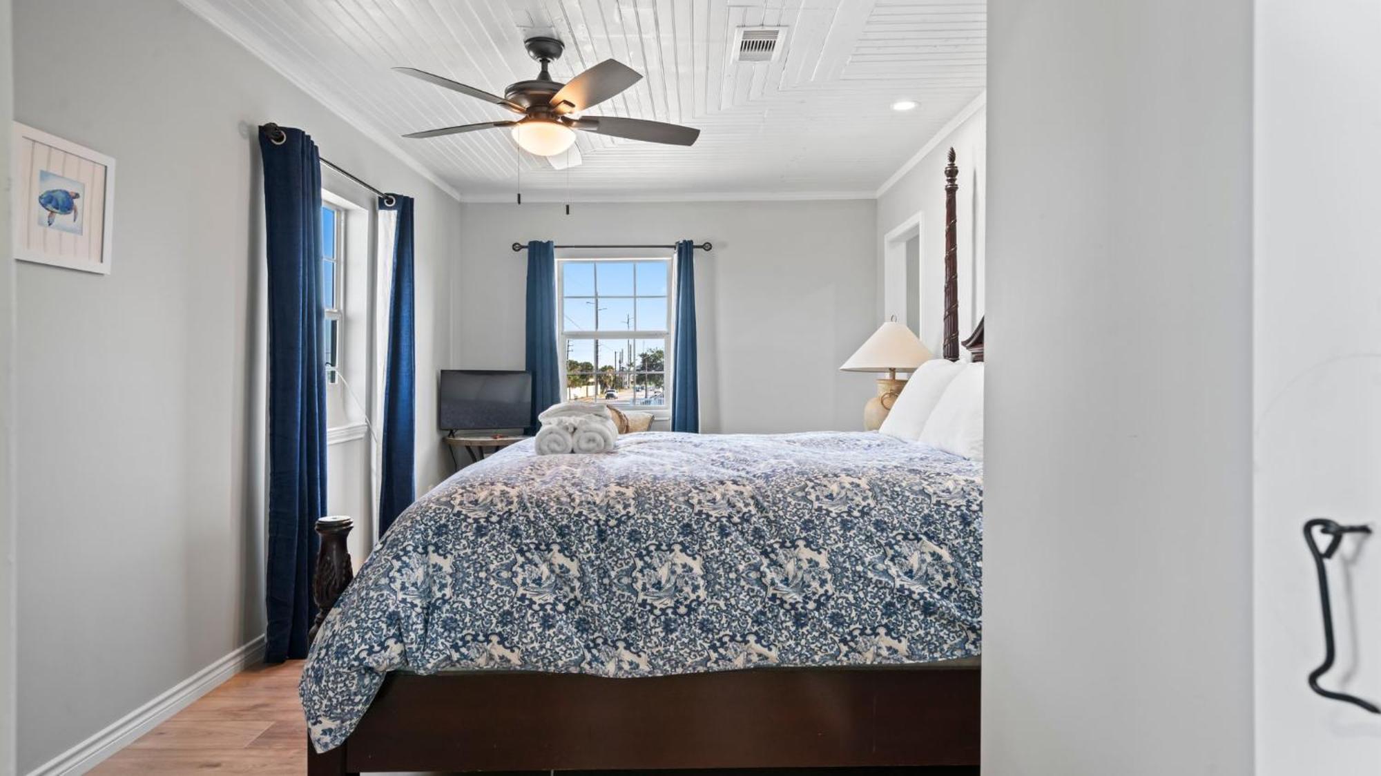 Serenity Bay Your Peaceful Away From Home. *
