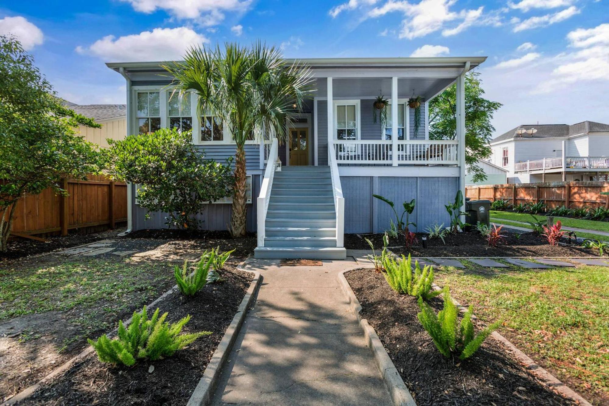 4 Blocks Fr Beach, Location, Pet Friendly! Holiday home Galveston