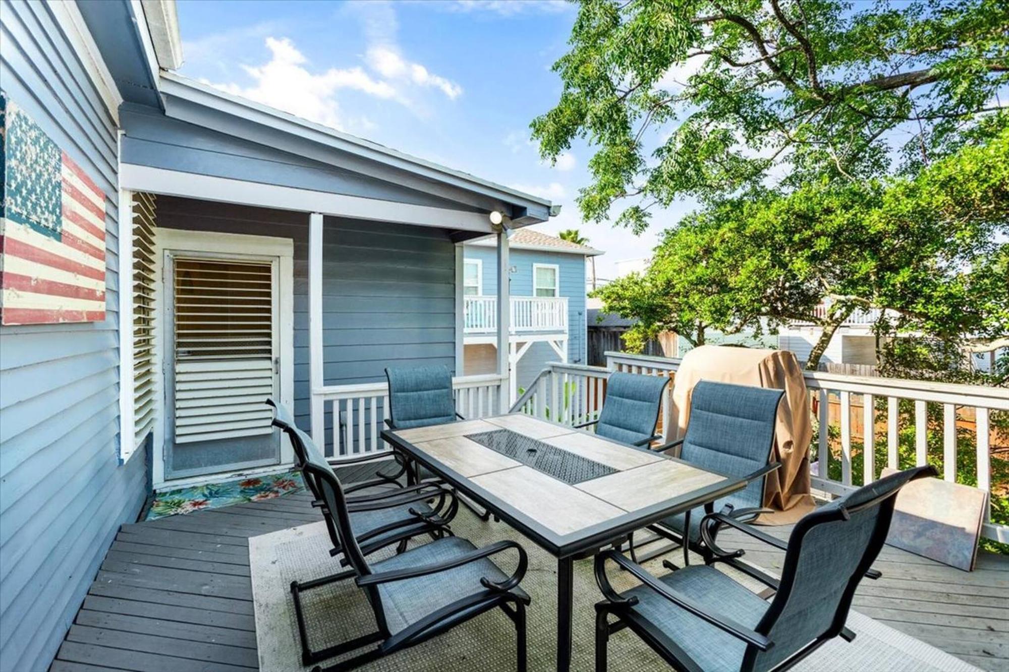 4 Blocks Fr Beach, Location, Pet Friendly! Holiday home *