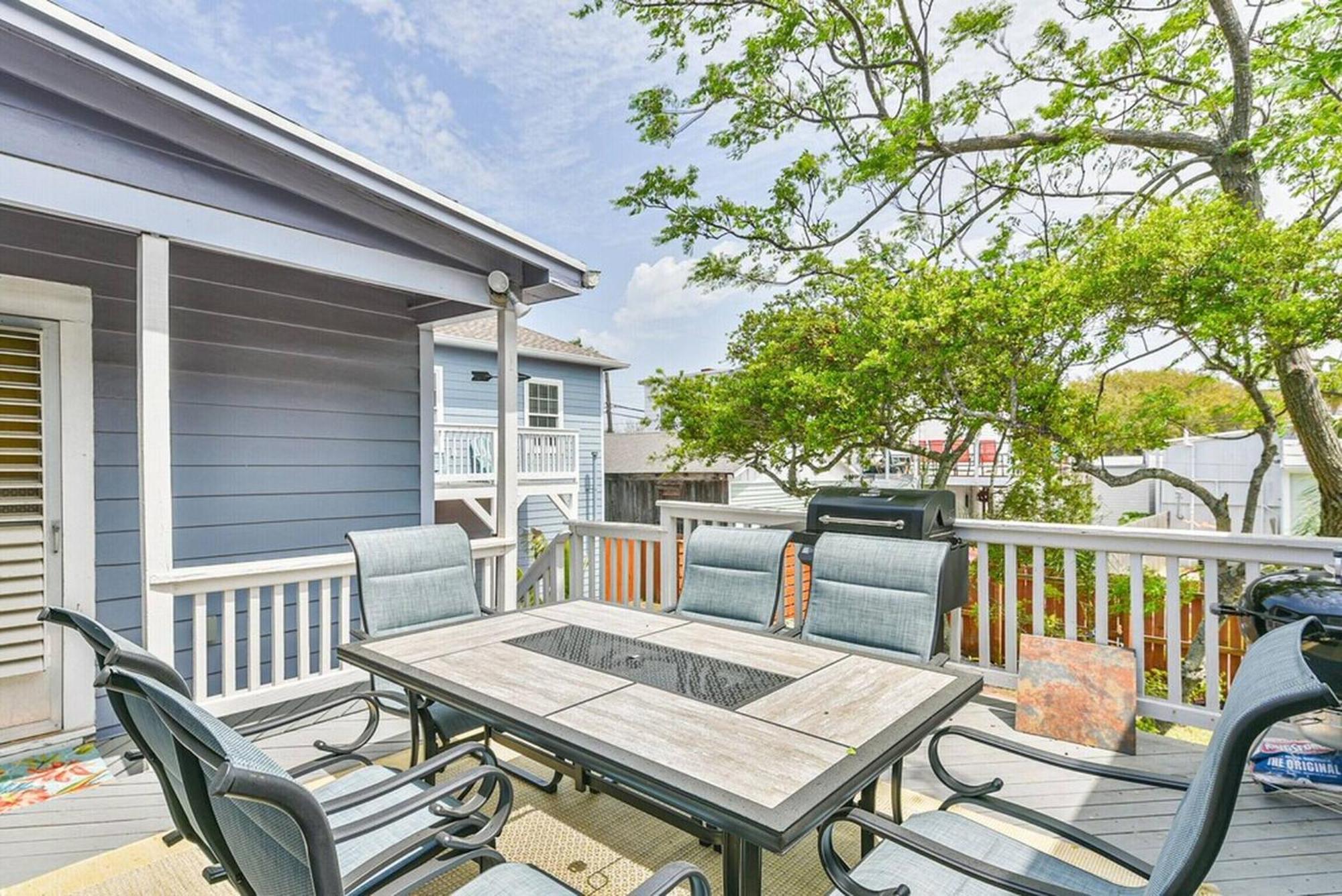 Holiday home 4 Blocks Fr Beach, Location, Pet Friendly! *