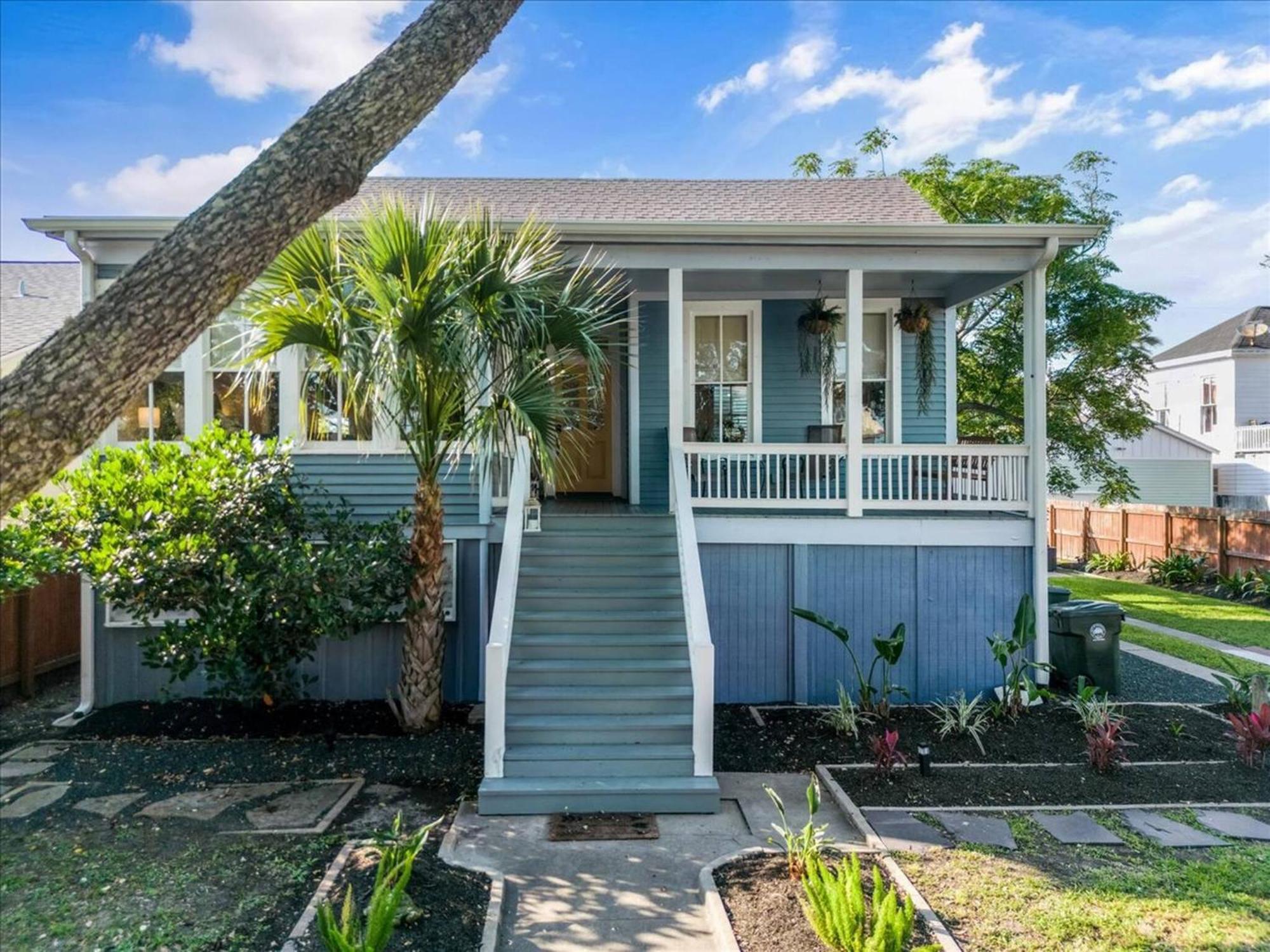Holiday home 4 Blocks Fr Beach, Location, Pet Friendly! *