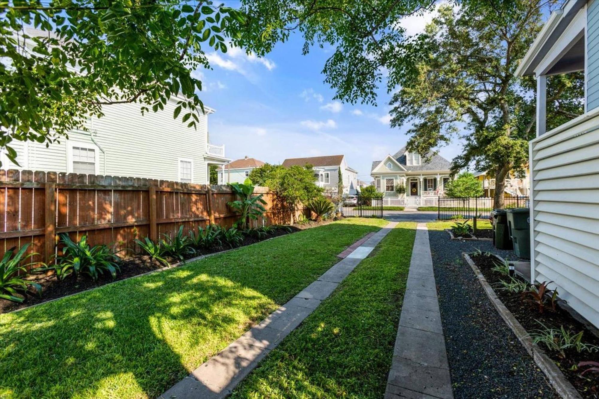 4 Blocks Fr Beach, Location, Pet Friendly! Galveston