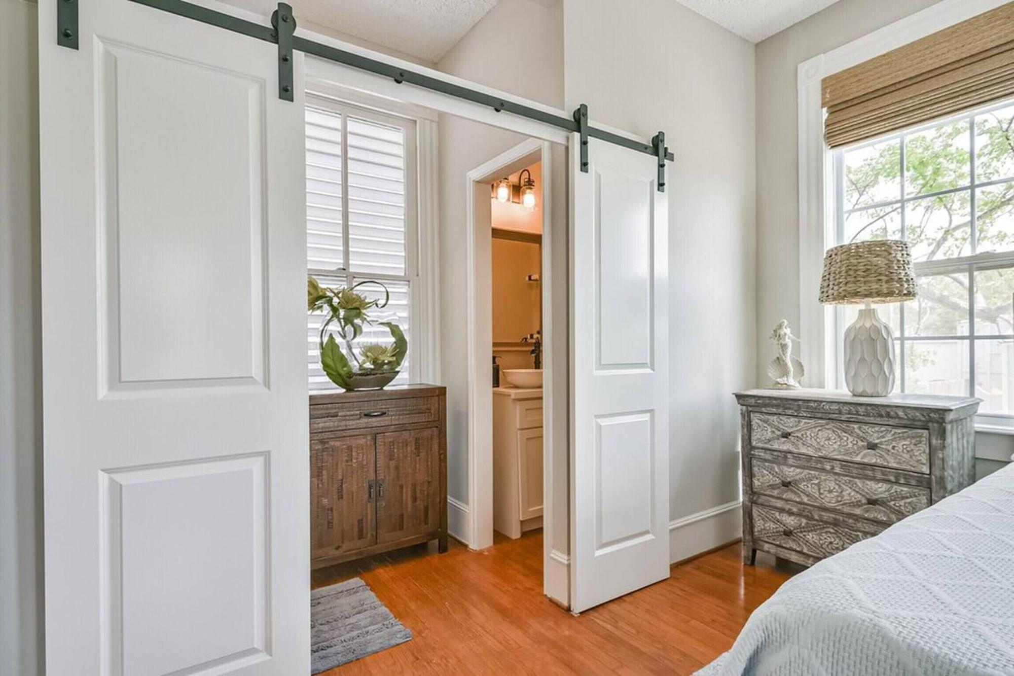 4 Blocks Fr Beach, Location, Pet Friendly! *