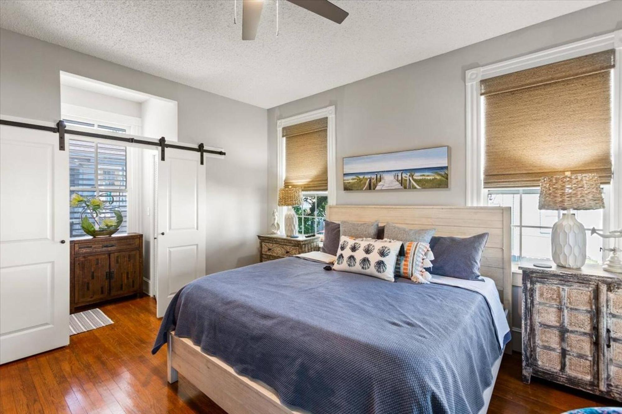 Holiday home 4 Blocks Fr Beach, Location, Pet Friendly! *