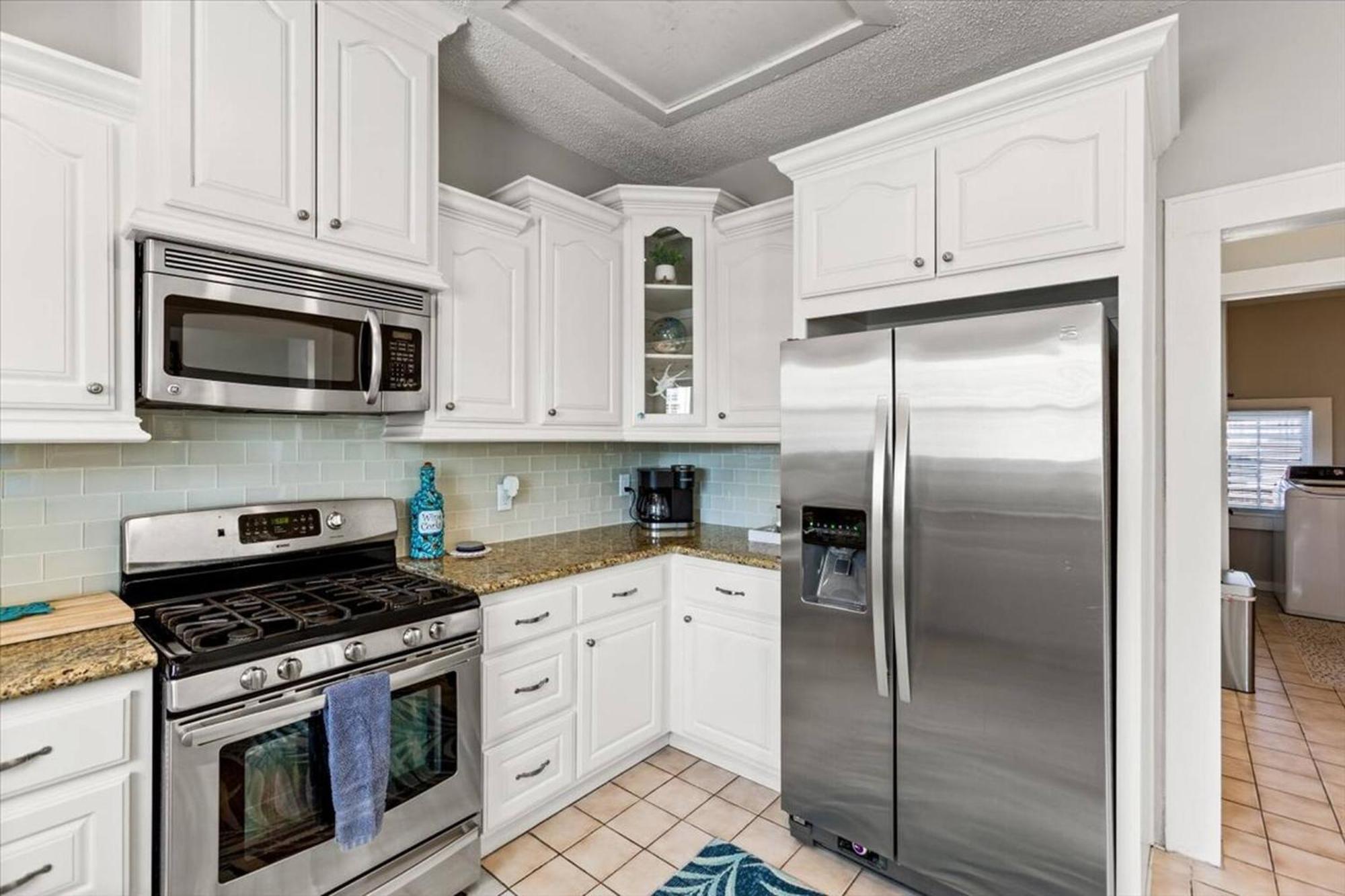 4 Blocks Fr Beach, Location, Pet Friendly! *