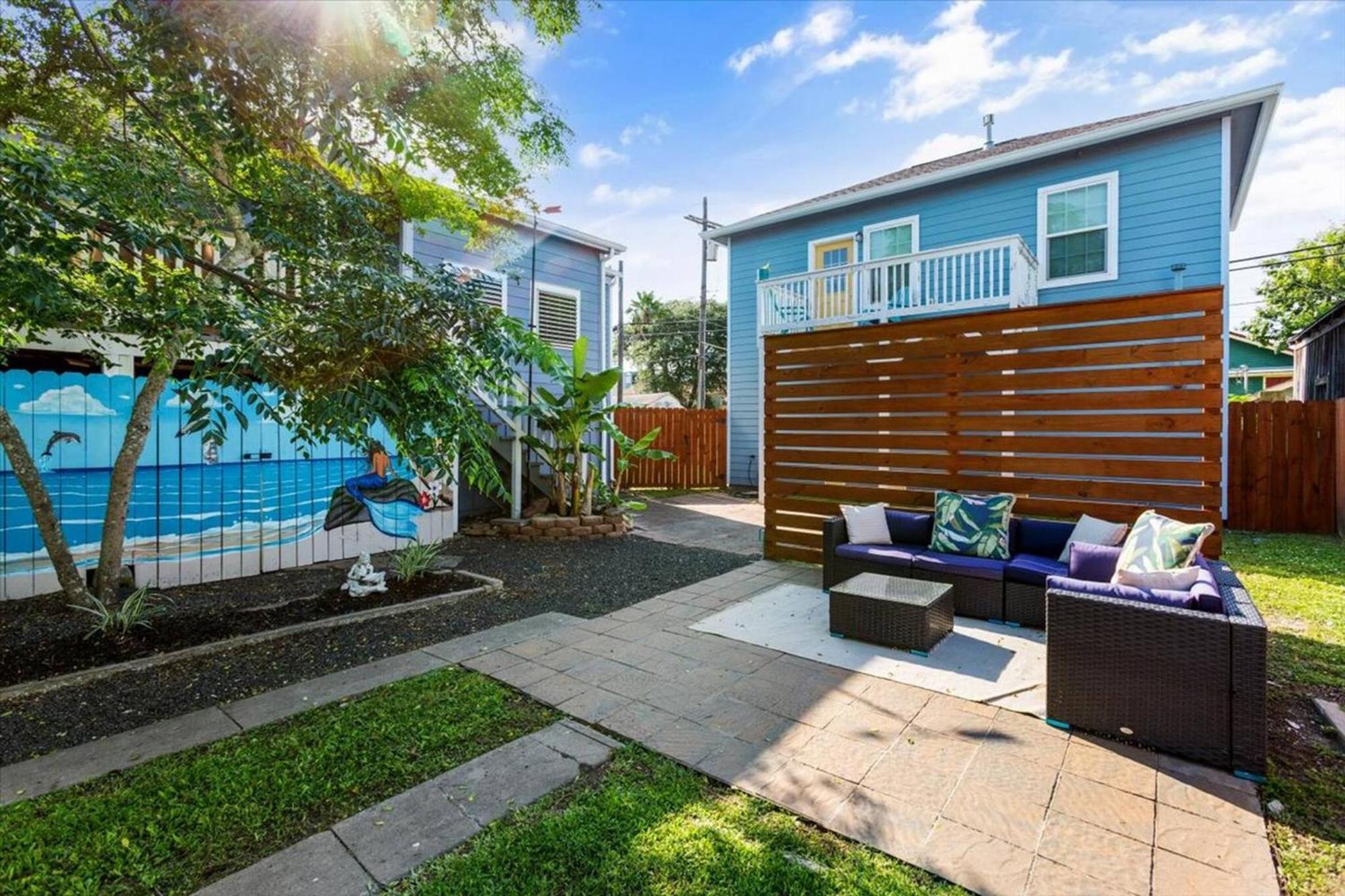 4 Blocks Fr Beach, Location, Pet Friendly! Holiday home