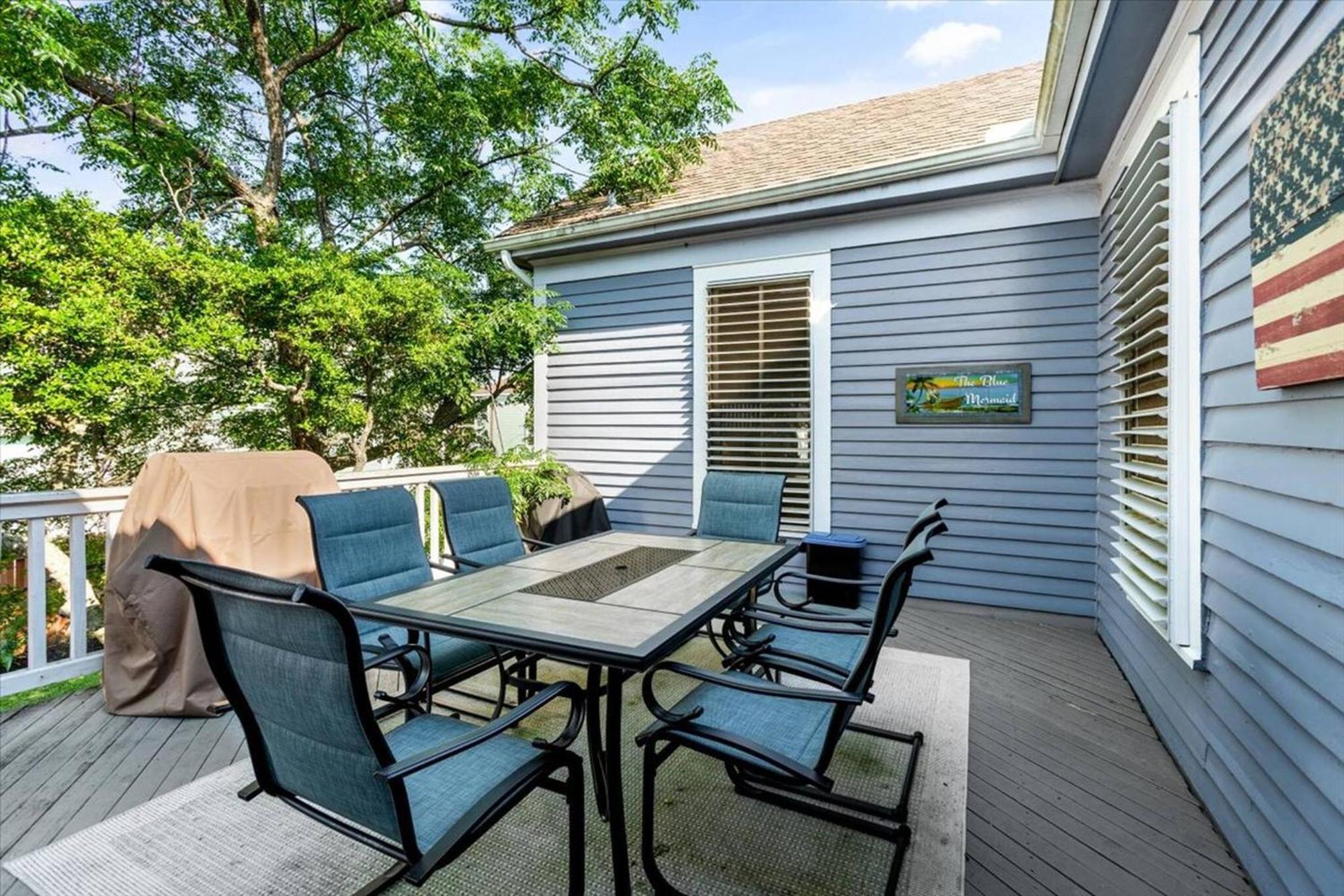 4 Blocks Fr Beach, Location, Pet Friendly! Holiday home Galveston
