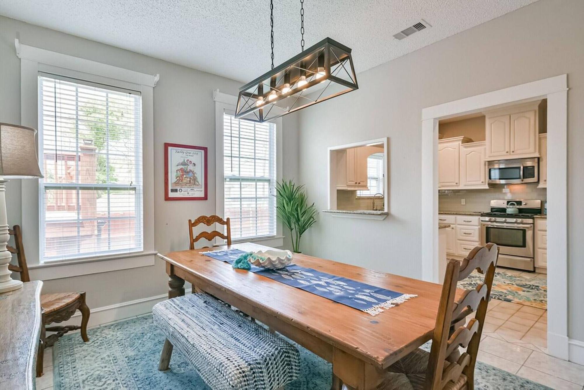 4 Blocks Fr Beach, Location, Pet Friendly! Holiday home