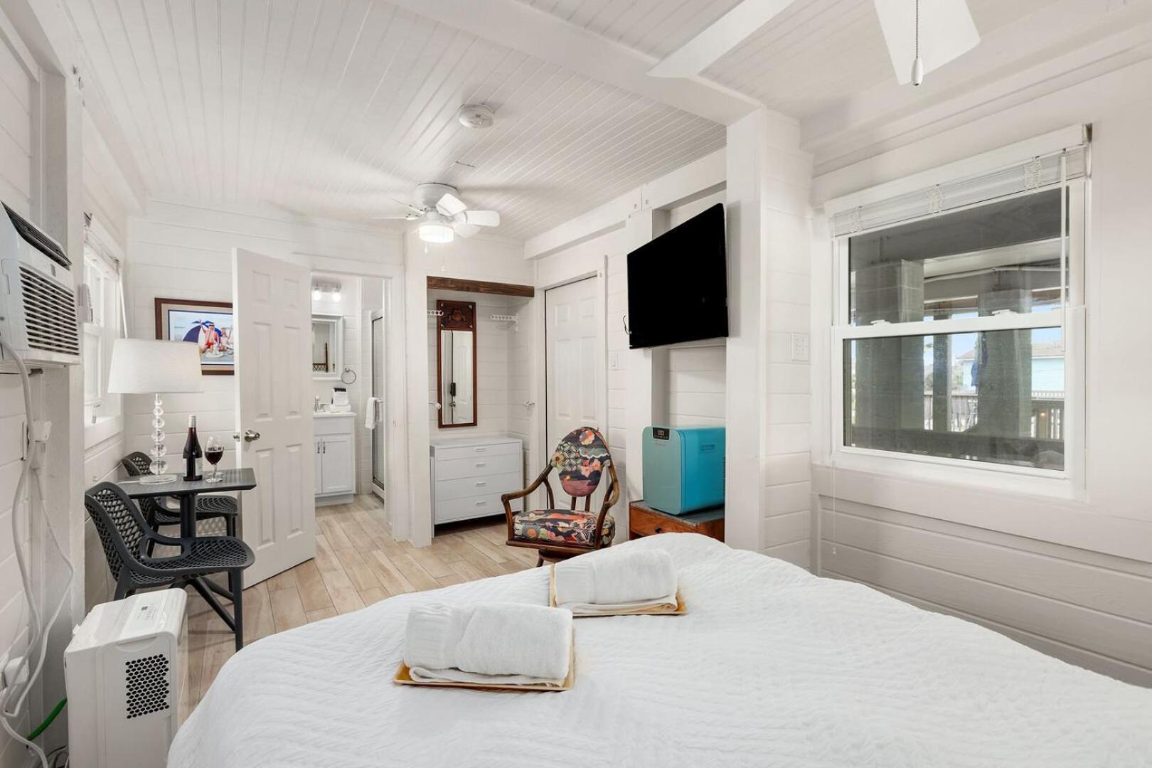 Sea Isle Sailfish Canal Front In Popular Sea Isle Pet Friendly Holiday home