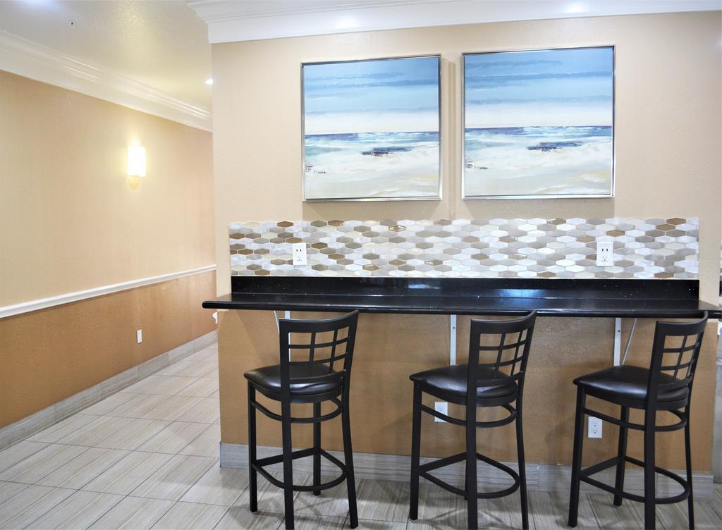 Super 8 By Wyndham Hotel