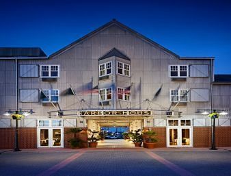 Harbor House And Marina At Pier 21 Motel