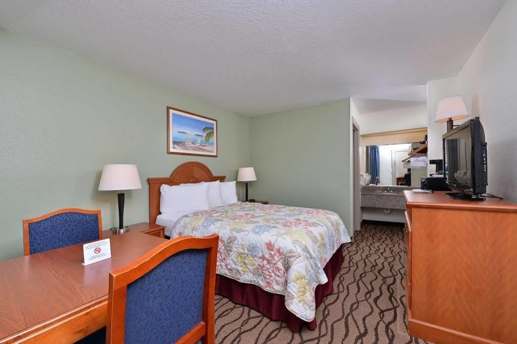 6 Galveston, Tx Seawall Hotel 2*