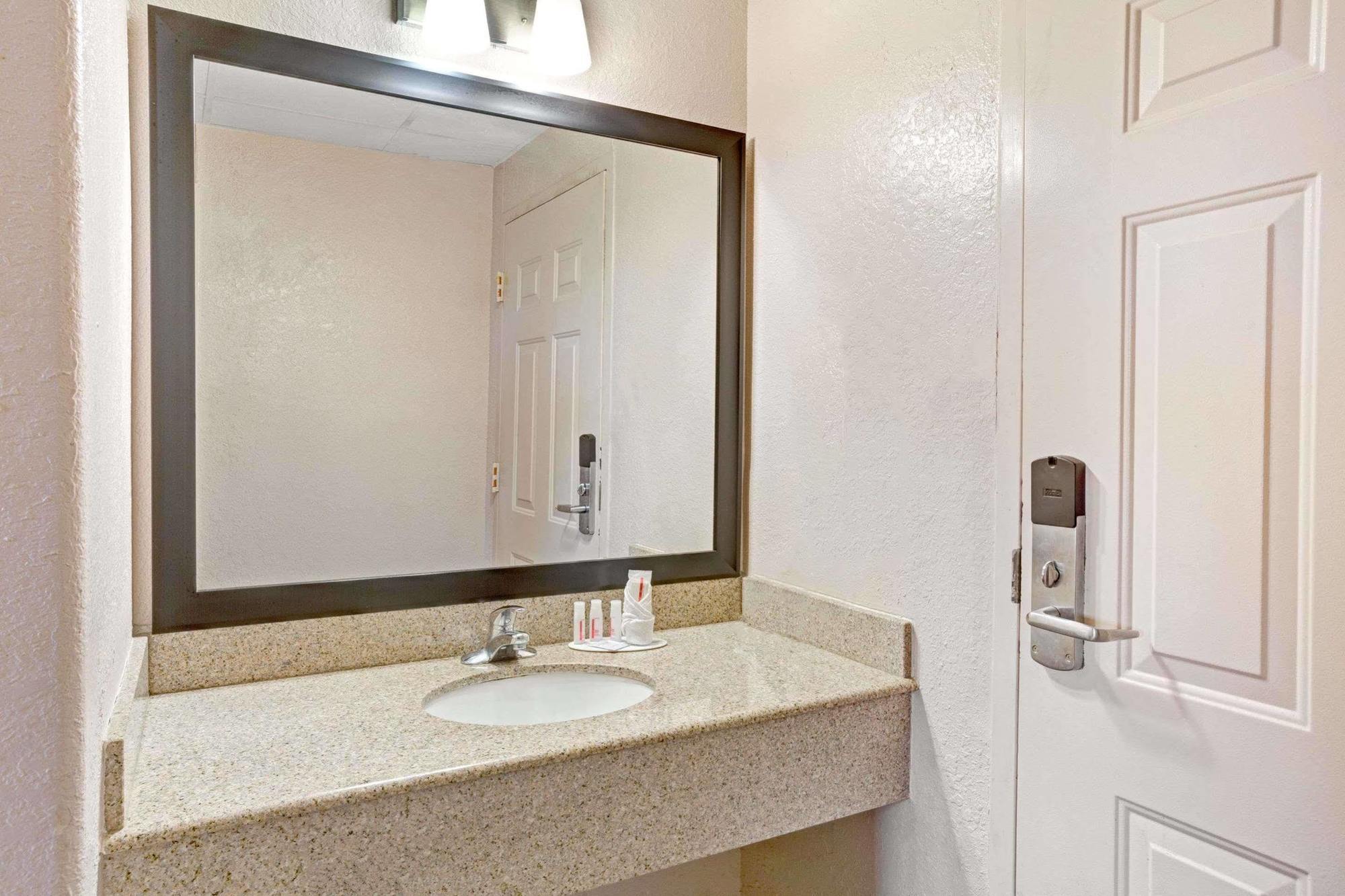 Motel Howard Johnson By Wyndham Galveston
