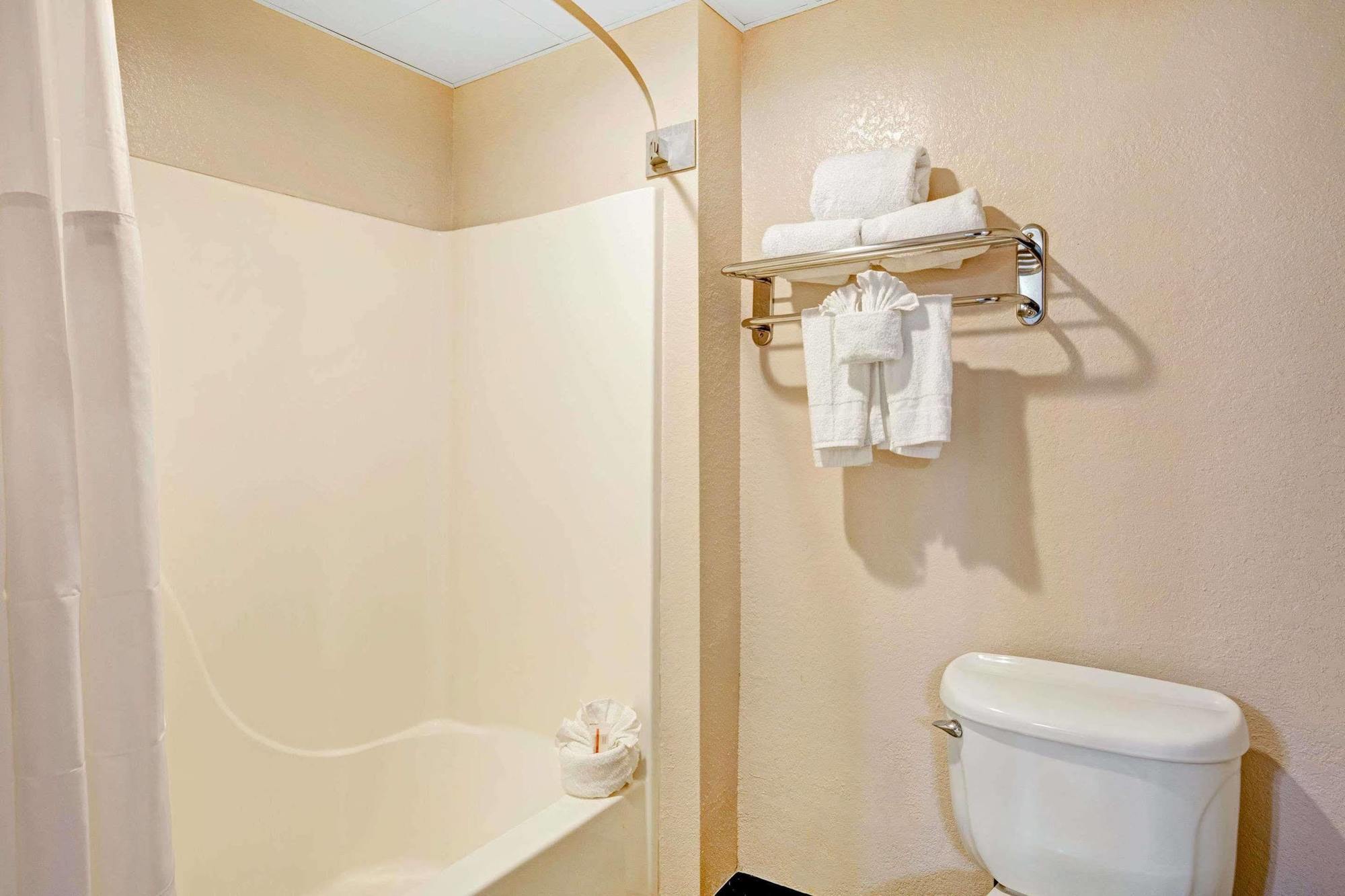 Howard Johnson By Wyndham Motel 2*