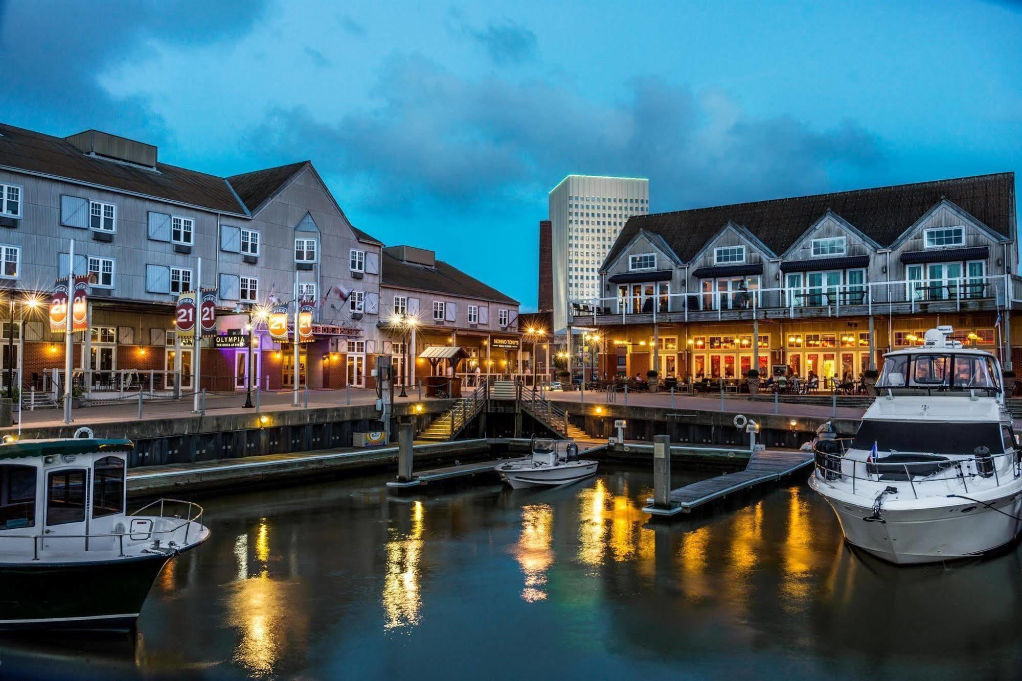 Harbor House And Marina At Pier 21 Galveston