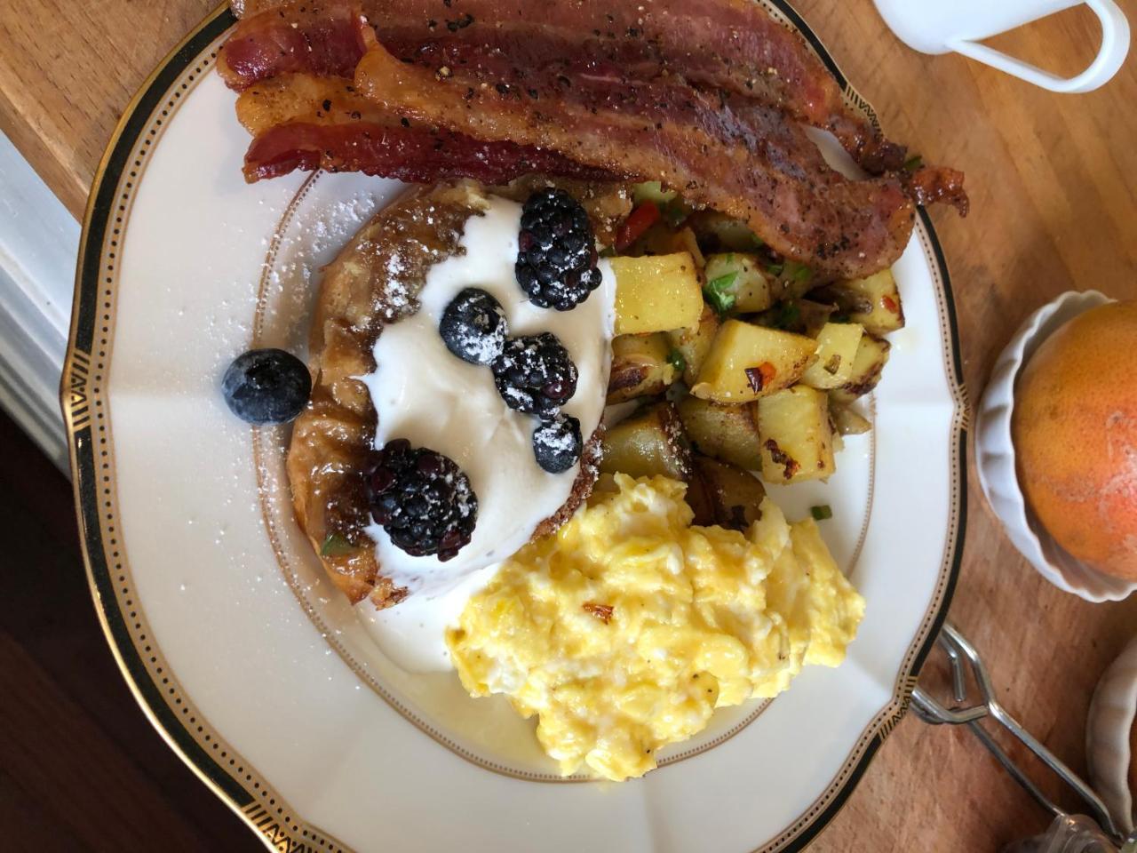 Avenue O Bed And Breakfast 3*