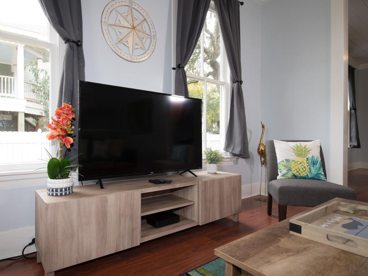 Holiday home Beautiful Two-story In Central Galveston, Short Walk To Beach, Near Downtown! | Seas The Breeze Galveston