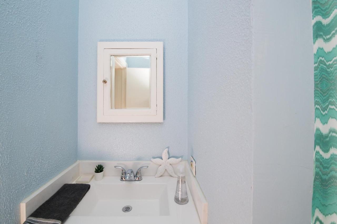 Holiday home Beautiful Two-story In Central Galveston, Short Walk To Beach, Near Downtown! | Seas The Breeze Galveston