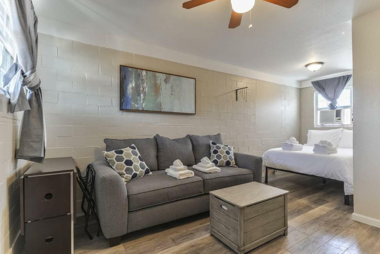 Coastal 2, Across Street From Beach * Galveston