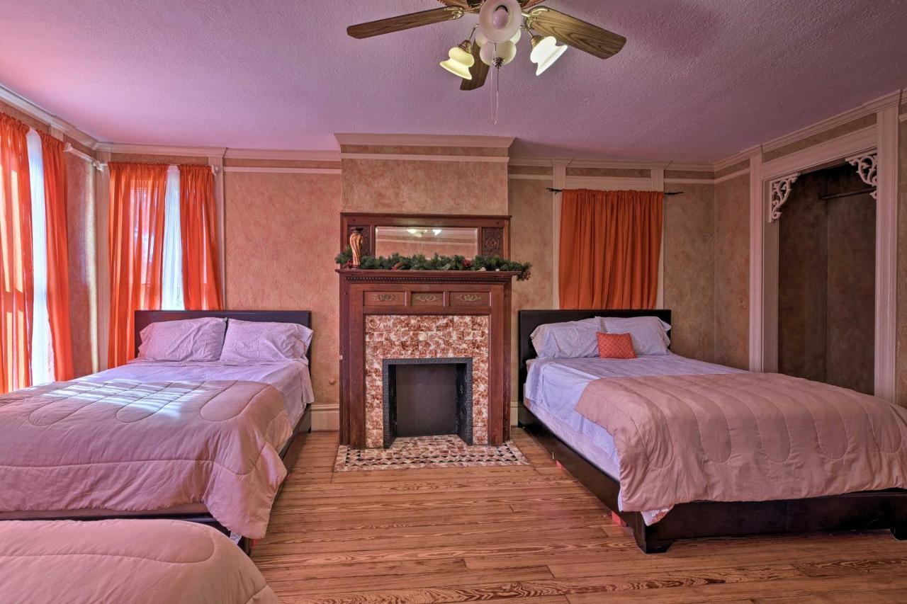 Group-friendly 1 Mi To Beach! Holiday home *