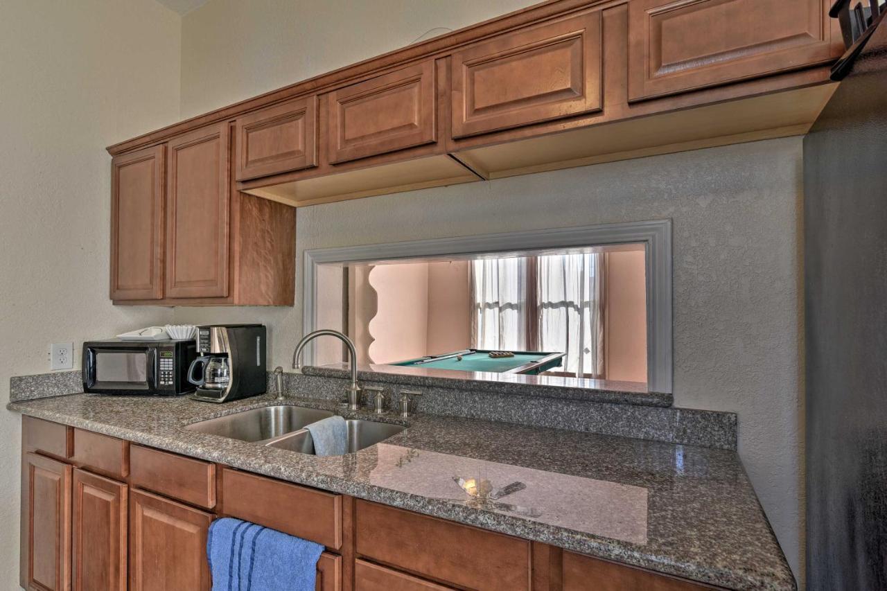 Holiday home Group-friendly 1 Mi To Beach! Galveston