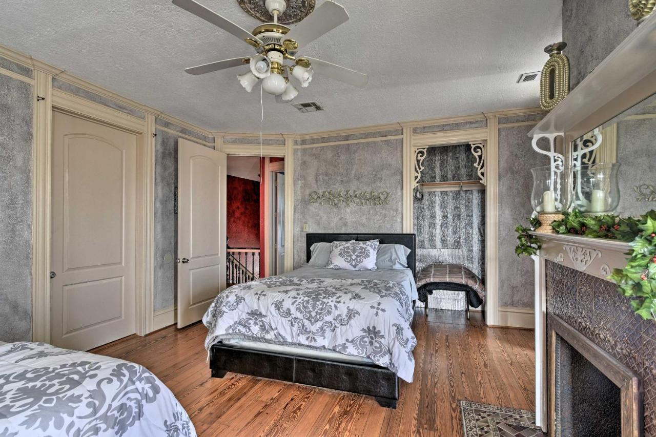 Group-friendly 1 Mi To Beach! Galveston